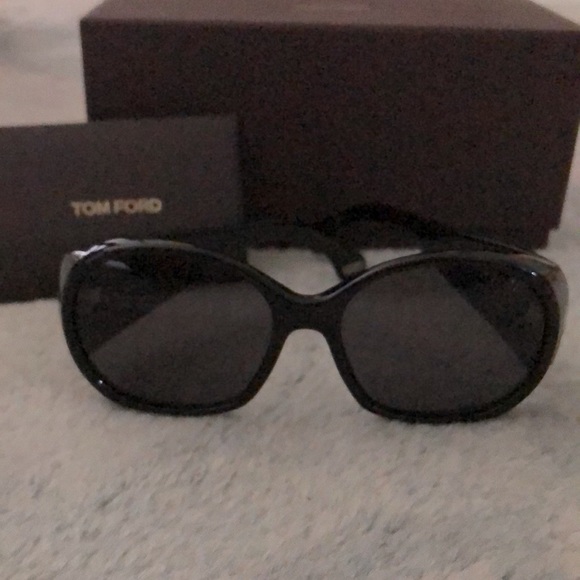Tom Ford Accessories - TOM FORD - Lara Sunglasses - Retro Vibe -- an original quiet luxury brand